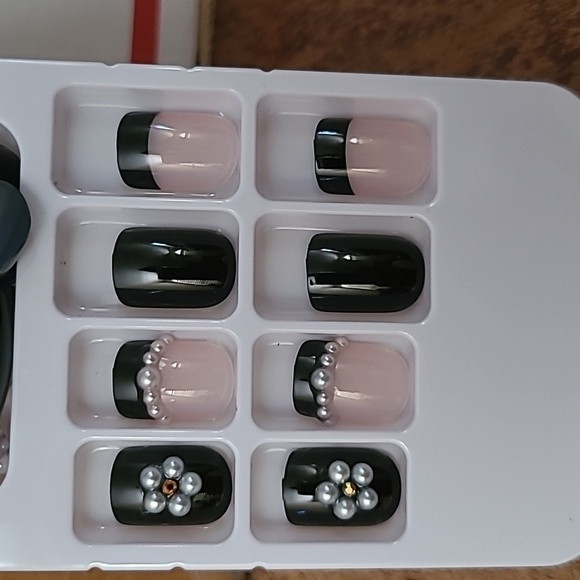 Pearl Black French Tip Manicure Press On Nails - Picture 11 of 14